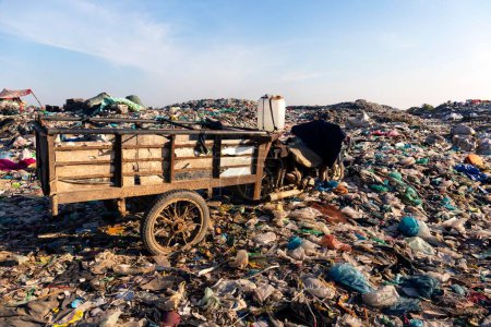 Vertedero de basura con basura plástica, Choeung Ek, Phnom Penh, Camboya, Asia