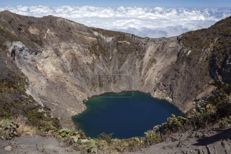 Hauptkrater Irazu Vulkan mit blauem Kratersee, Irazu Vulkan Nationalpark, Parque Nacional Volcan Irazu, Provinz Cartago, Costa Rica, Mittelamerika