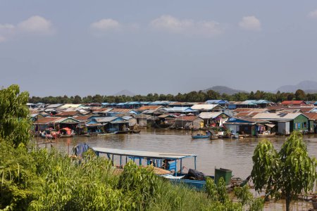 Schwimmende Dörfer mit Pfahlbauten, Fischerdorf, Boote am Tonle Sap Fluss, Kampong Chhnang, Kambodscha, Asien