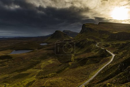 Ruheloses Massiv mit dramatischen Wolken, Portree, Isle of Sky, Schottland, Großbritannien, Europa