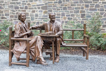 Bronzestatuen Franklin D. Roosevelt und Eleonor Roosevelt, vor der Bibliothek Franklin D. Roosevelt, Presidential Library, Hyde Park, New York, USA, Nordamerika