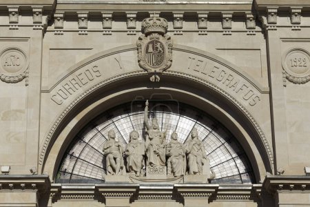 Allegorical group of figures above the entrance, detail facade, post office building, Palacio de Communicacines, building of 1922, Valencia, Spain, Europe 
