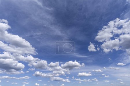 Cumulus humilis Wolken (Cumulus humilis) am blauen Himmel, Bayern, Deutschland, Europa