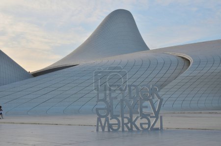 Téléchargez les photos : 04-06-2023.Bakou.Azerbaïdjan Centre Heydar Aliyev à Bakou, capitale de la République d'Azerbaïdjan - en image libre de droit