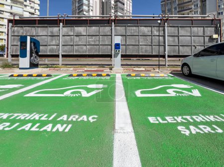 Borne de recharge CC pour recharger les véhicules électriques dans le parking du centre commercial