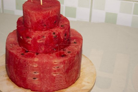 Foto de Tarta de sandía. pastel de frutas rojas tropicales - Imagen libre de derechos