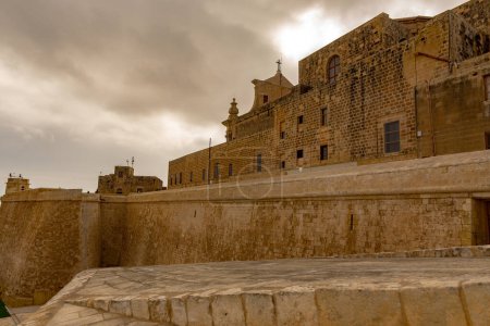 Téléchargez les photos : VICTORIA, MALTE - 13 mai 2019 : Vue sur Cittadella, ville fortifiée de Victoria. Il est inscrit sur la liste du patrimoine mondial de l'UNESCO
. - en image libre de droit