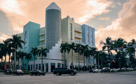Foto de Centro ciudad Miami Beach trafico coches calle - Imagen libre de derechos