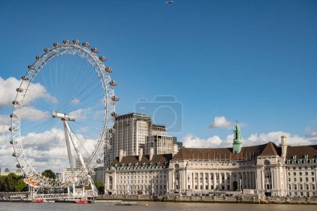 Téléchargez les photos : London Eye vue depuis le pont de Westminster - en image libre de droit
