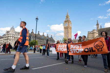 Foto de Protesta contra el petróleo "Just Stop Oil" en Londres alrededor de lugares emblemáticos de la ciudad - Imagen libre de derechos