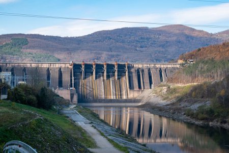 Foto de Central hidroeléctrica Perucac, Bajina Basta - Imagen libre de derechos