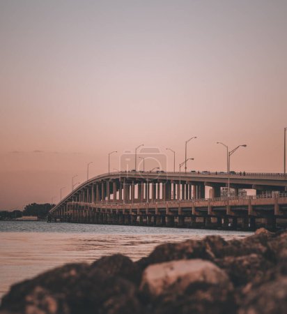 Foto de Puente ferroviario al atardecer miami - Imagen libre de derechos