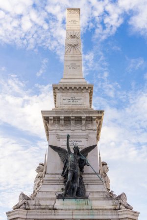 Téléchargez les photos : Monumento dos Restauradores sur la place des Restauradores à Lisbonne, Portugal - en image libre de droit