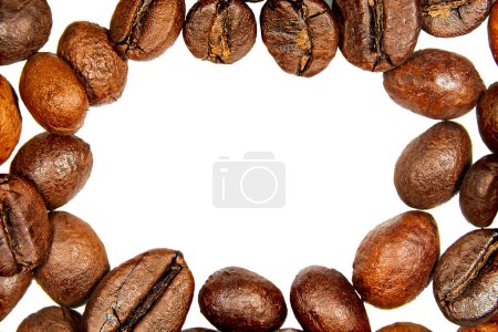 Foto de Granos de café aislados sobre un fondo blanco de cerca - Imagen libre de derechos