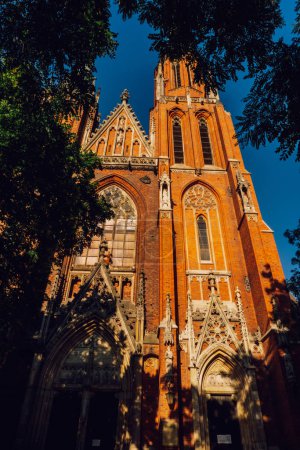 Foto de Wroclaw, Polonia - 26 de mayo de 2020: Fachada de la iglesia de San Arcángel Miguel - Imagen libre de derechos