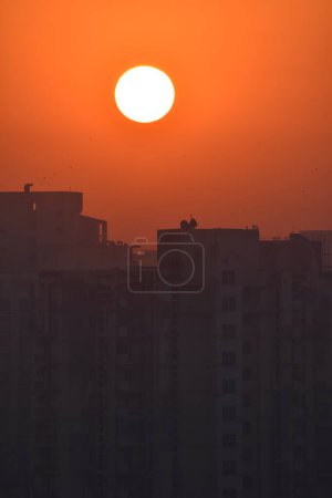 Foto de Salida del sol en la Ciudad del Milenio - Imagen libre de derechos