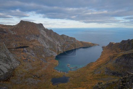 Téléchargez les photos : Vue d'automne sur le Djupfjord, Moskenesy, Lofoten Islands, Norvège - en image libre de droit
