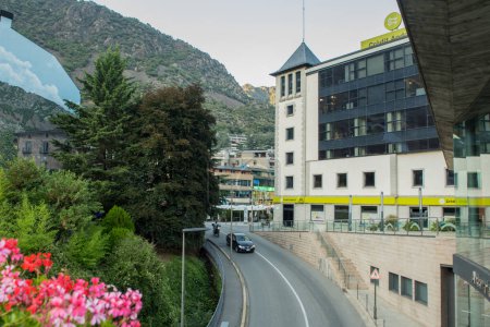 Téléchargez les photos : Andorre La Vella, Andorre : 2019 22 août : Belle vue sur la Placa del Poble en Andorre La Vella, capitale d'Andorre
. - en image libre de droit