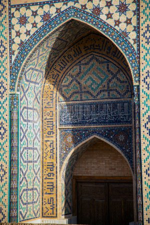 Téléchargez les photos : Un petit portail à la Grande Mosquée Bibikhanum à Samarcande. - en image libre de droit