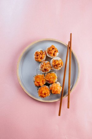 Foto de Rollos de sushi con tapas al horno - Imagen libre de derechos