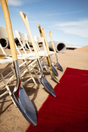 Foto de Ceremonia de construcción con alfombra roja - Imagen libre de derechos