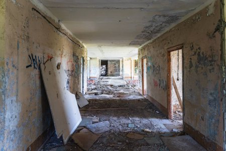 Téléchargez les photos : Abandoned secret Soviet Union military ghost town Irbene in Latvia. - en image libre de droit