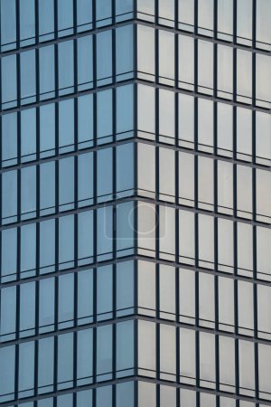 Foto de Rascacielos futuristas modernos oficinas y bancos - Imagen libre de derechos