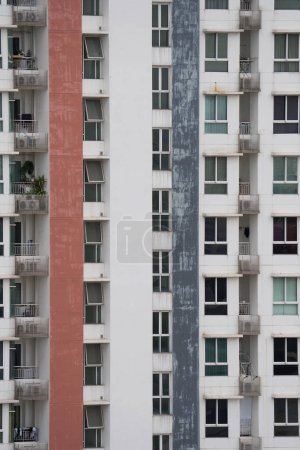 Foto de Aging High Rise Building Facade In South East Asia - Imagen libre de derechos