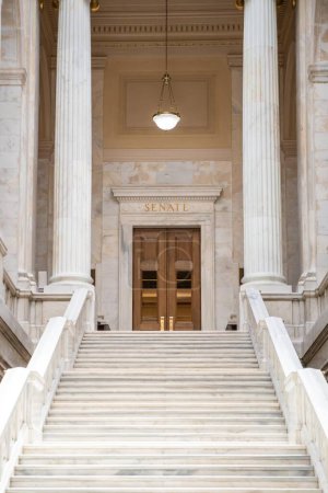 Téléchargez les photos : Little Rock, AR, États-Unis - 9 septembre 2022 : Les grands couloirs du bâtiment intérieur du Capitole de l'État de l'Arkansas - en image libre de droit