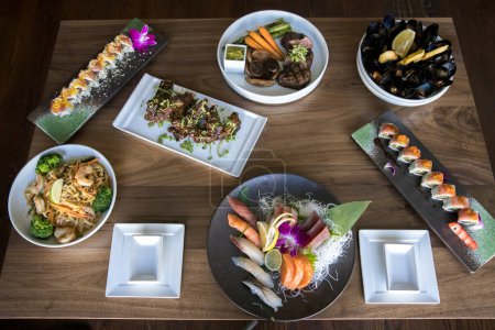 Foto de Overhead view of asian speciality dishes including sushi and sashimi - Imagen libre de derechos
