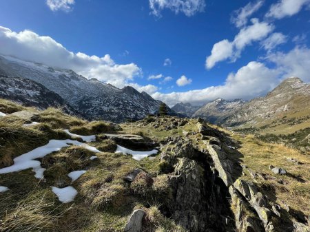 Foto de The hiking in the Benasque valley, Pyrenees. - Imagen libre de derechos