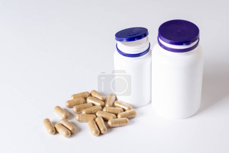 Foto de Mockup bottles with natural bio pills or vitamins, white background - Imagen libre de derechos