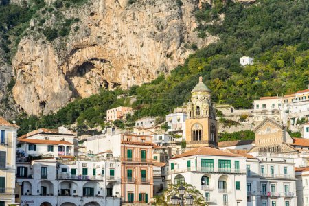 Téléchargez les photos : Amalfi seen from a ferry ride - en image libre de droit