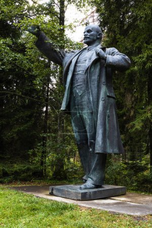 Téléchargez les photos : Monument de Vladimir Lénine, dirigeant révolutionnaire russe. Druskininkai, Lituanie, 12 septembre 2022. - en image libre de droit
