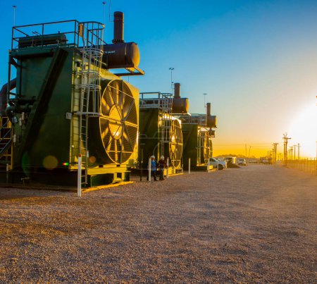 Téléchargez les photos : Compressors in the oil fields of Texas - en image libre de droit