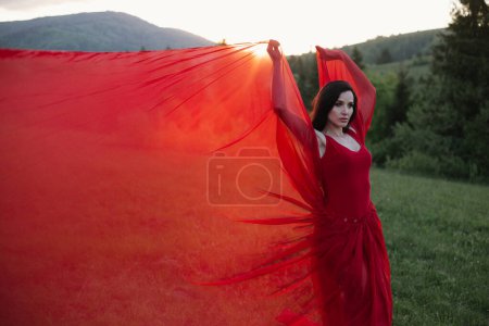 Téléchargez les photos : Lonely girl at sunset in a red dress - en image libre de droit