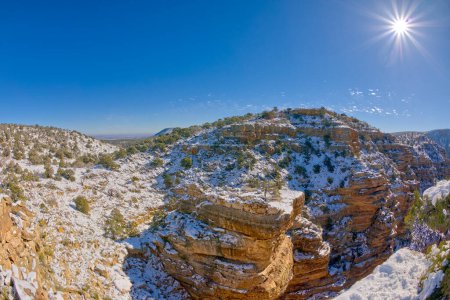 Téléchargez les photos : Ancient Indian ruins on a small rock island along the Palisades of the Desert at Grand Canyon Arizona. - en image libre de droit