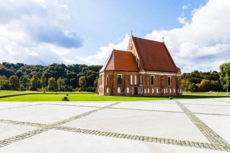 Téléchargez les photos : Authentique église gothique zapyskis de Saint Jean Baptiste, Lituanie. - en image libre de droit