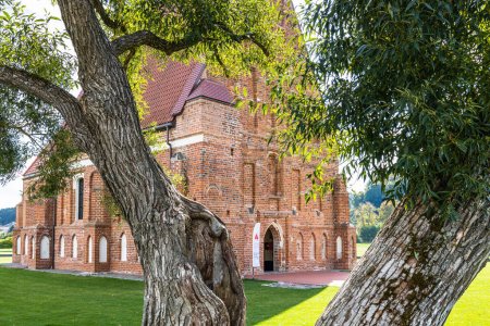 Téléchargez les photos : Authentique église gothique zapyskis de Saint Jean Baptiste, Lituanie. - en image libre de droit