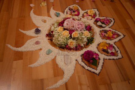 Foto de Spiritual ceremony with flowers and rice in the shape of a moon, - Imagen libre de derechos