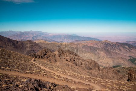 Téléchargez les photos : High Atlas mountain range seen above the clouds - en image libre de droit