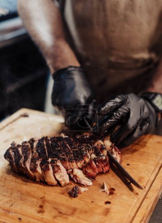 Téléchargez les photos : Excellent cuts of Argentine meat on wooden board - en image libre de droit