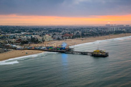 Téléchargez les photos : Sunrise at Santa Monica Pier - Aerial Photography - en image libre de droit