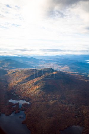 Foto de Sunrise flight over Vermont as seen by small airplane - Imagen libre de derechos