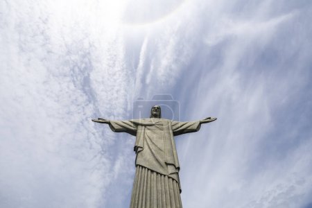 Téléchargez les photos : Beautiful view to Christ the Redeemer Statue in Corcovado Mountain, Rio de Janeiro, Brazil - en image libre de droit