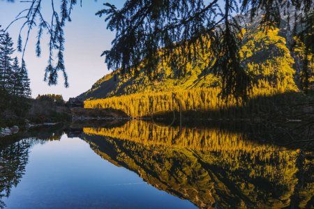 Téléchargez les photos : Tatra National Park in Poland. Famous mountains lake Morskie oko or sea eye lake In High Tatras. Five lakes valley - en image libre de droit