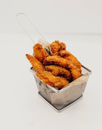 Téléchargez les photos : Fried chicken strips and mozzarella sticks - en image libre de droit