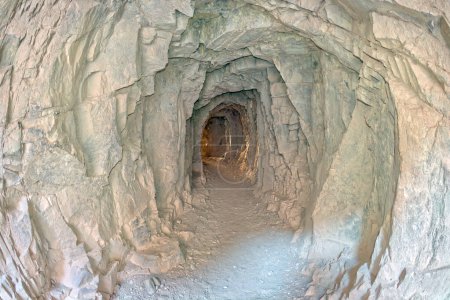 Foto de The south side entrance to the Black Bridge Tunnel along the South Kaibab Trail at Grand Canyon Arizona. - Imagen libre de derechos
