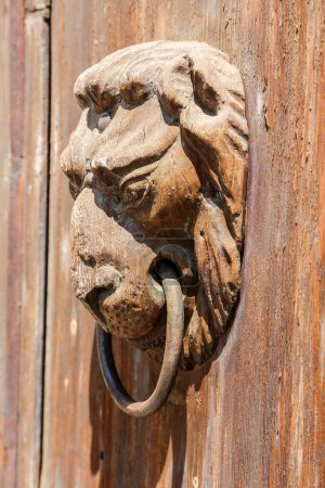 Foto de Ancient door in the Tokaj region - Imagen libre de derechos