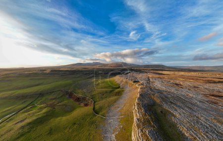Téléchargez les photos : Limestone pavement panoramic drone aerials of Crummock Dale near Austwick, North Yorkshire - en image libre de droit